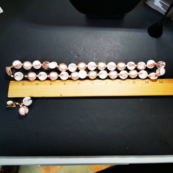 Vintage White and Pink Plastic Bead Necklace and Clip On Earrings - Picture 15 of 16